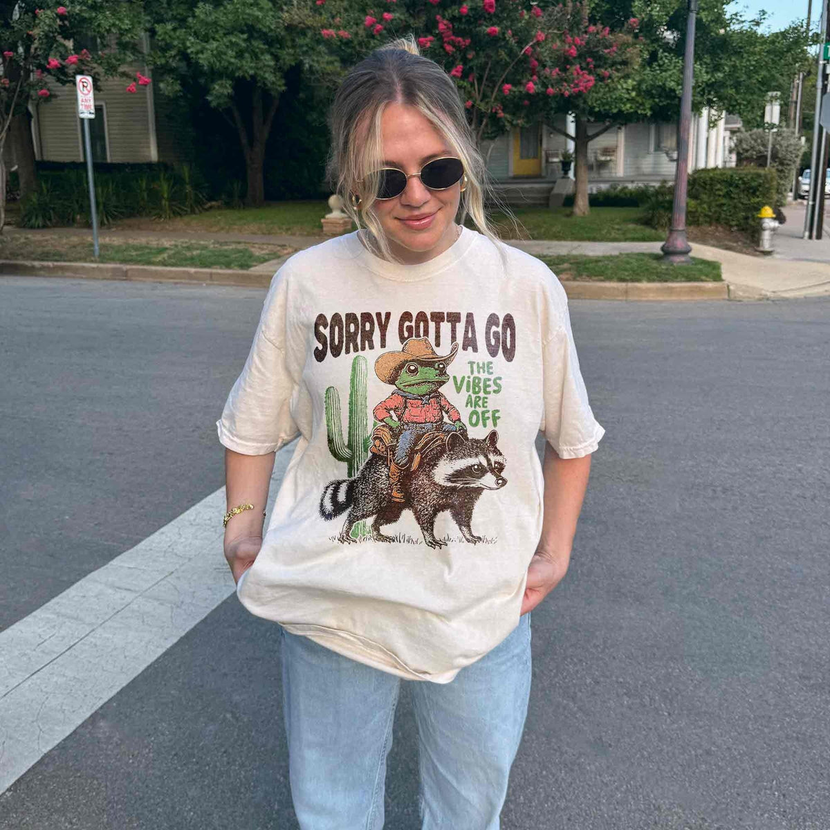 Cowboy Frog Riding Raccoon Off Weird Tee Vintage Western Tee Sarcastic Wild West Animal Lover (3)