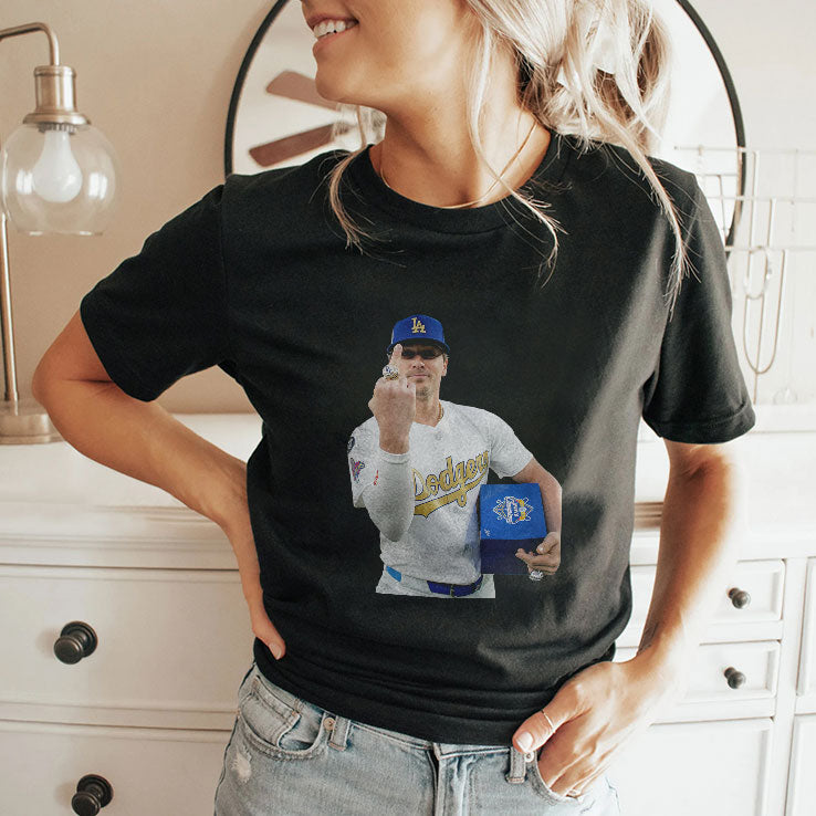 Los Angeles Dodgers Kike Hernandez Ring Middle Finger T Shirt