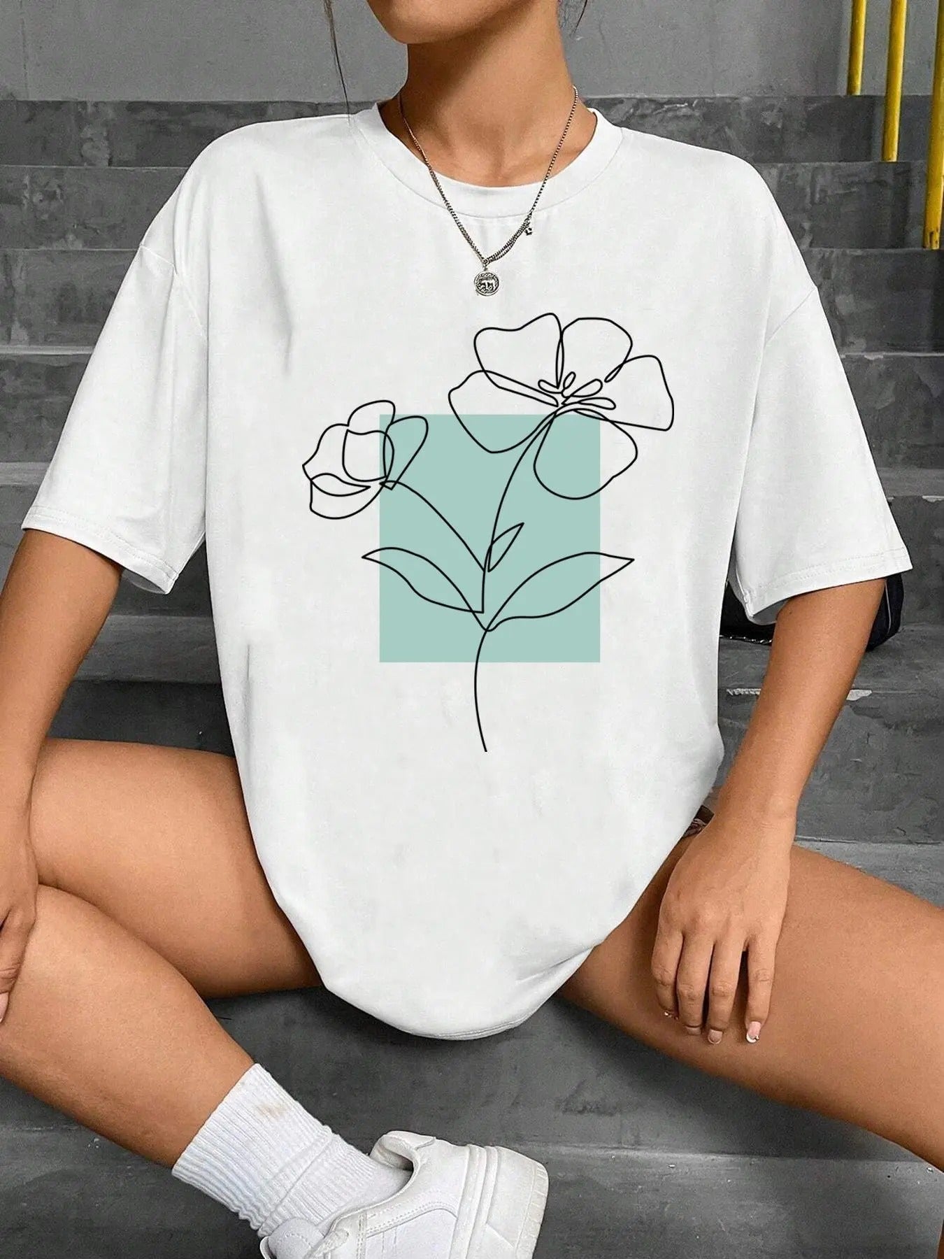 Women's Floral Print Round Neck Graphic Tee, Vintage Trendy Casual Drop Shoulder Half Sleeve T-shirt for Daily Wear, Ladies All-match Clothes