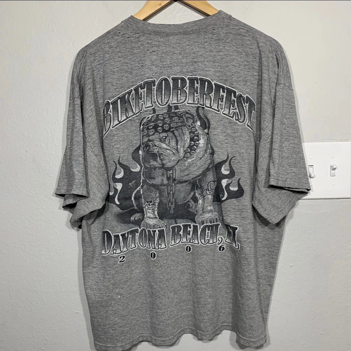 Biketoberfest 2006 Bulldog Gray Grunge Biker Tee Y2K XL