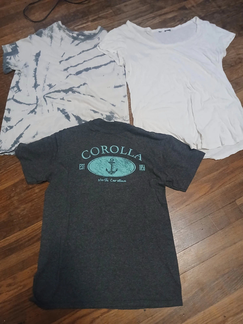 3 TEE SHIRTS GILDAN AND UNBRANDED