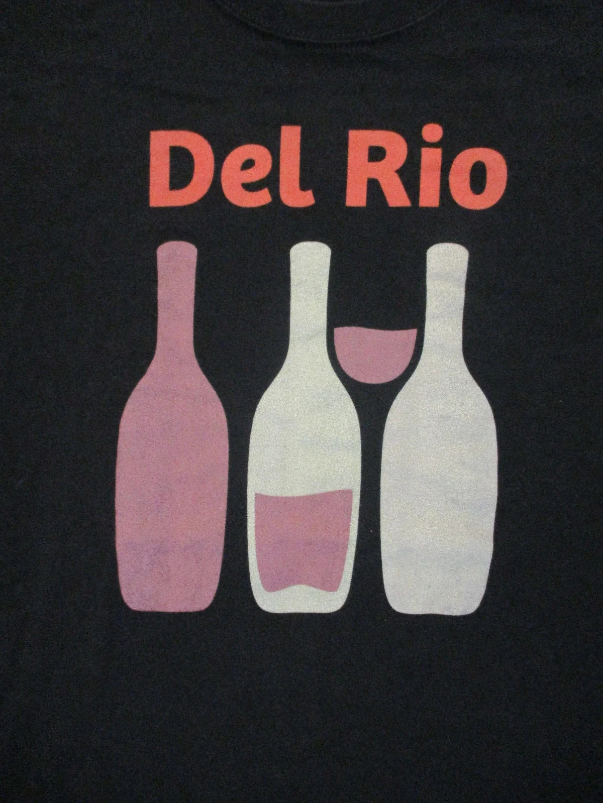 L black DEL RIO t-shirt by ANVIL - SANGRIA or WINE bottles - TEXAS