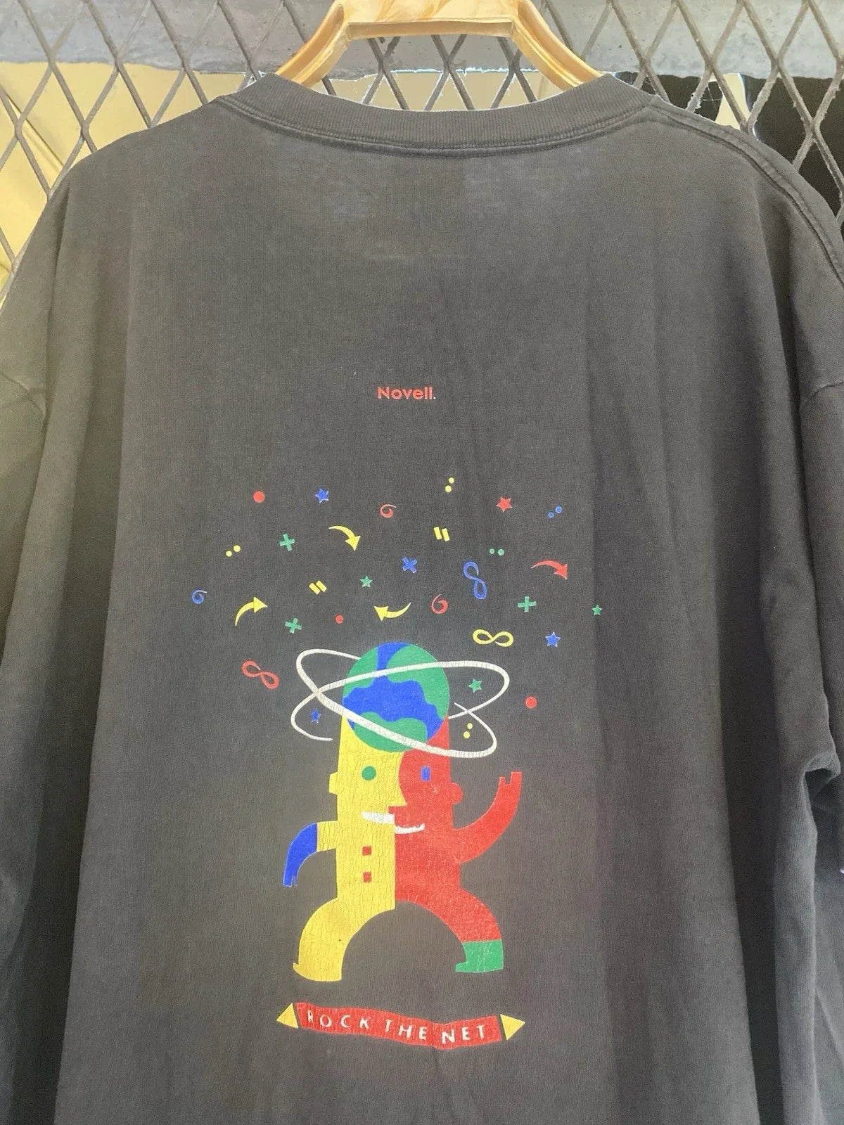 Vtg 90s Novell Tech T shirt / Art /Pop Art / Vintage Rock The Net Brain Share