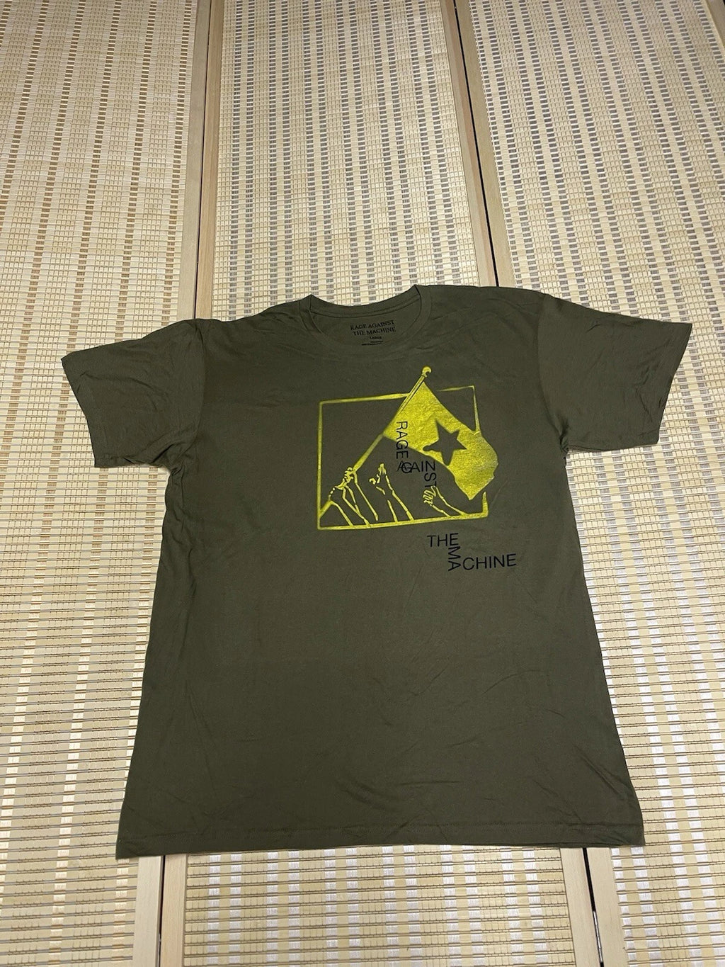 Large Rage Against The Machine Men’s T Shirt RATM Green Raise The Flag NWOT