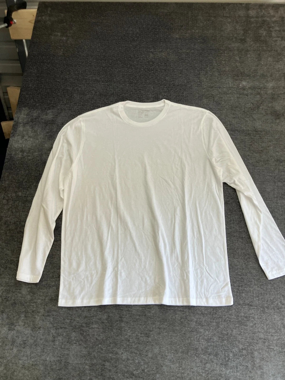 Fresh Clean Threads T-Shirt Mens 2XL White Soft Knit Cotton Crew Neck Casual