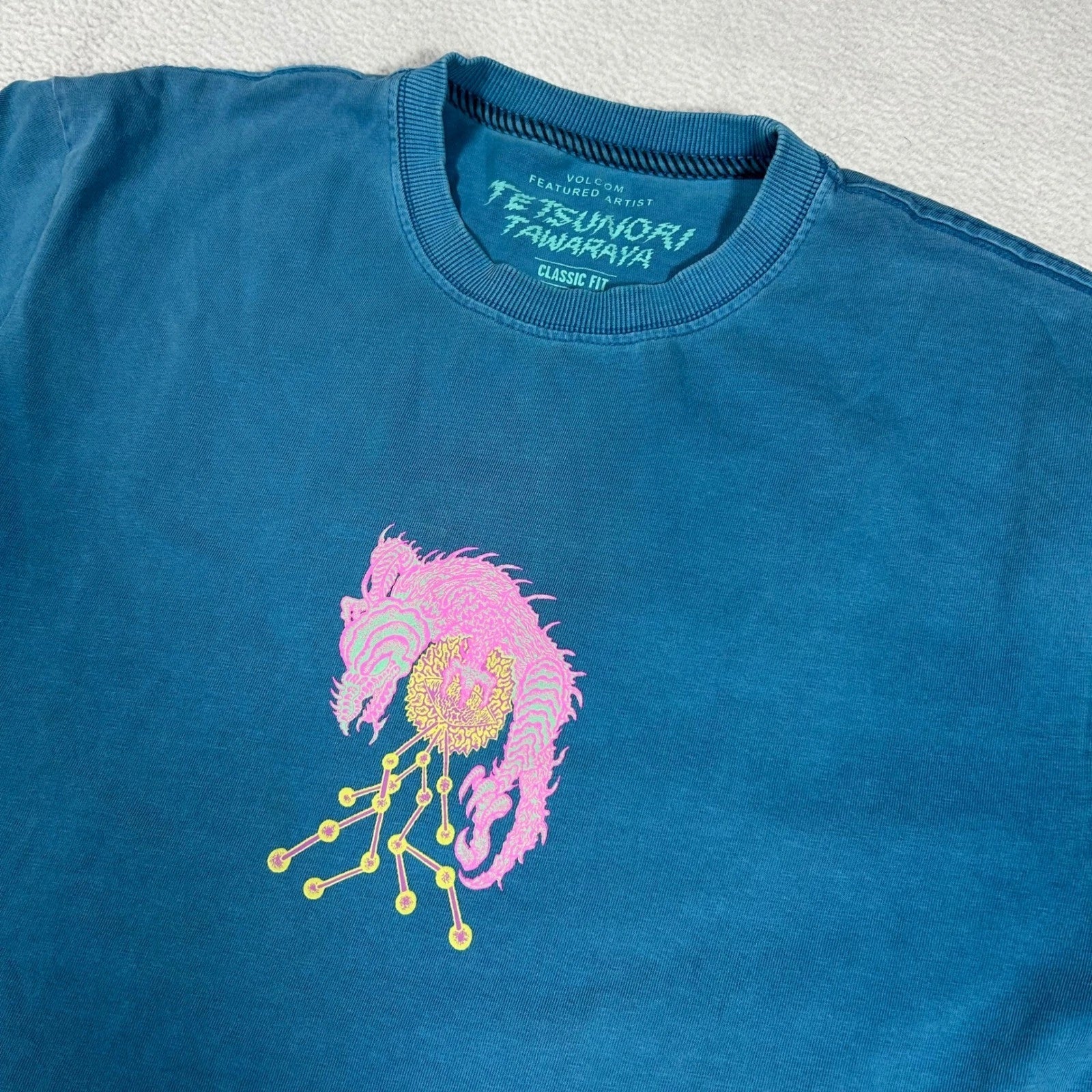 Volcom Tetsunori Tawaraya Embrace The Strange Graphic T-Shirt Mens Medium Blue