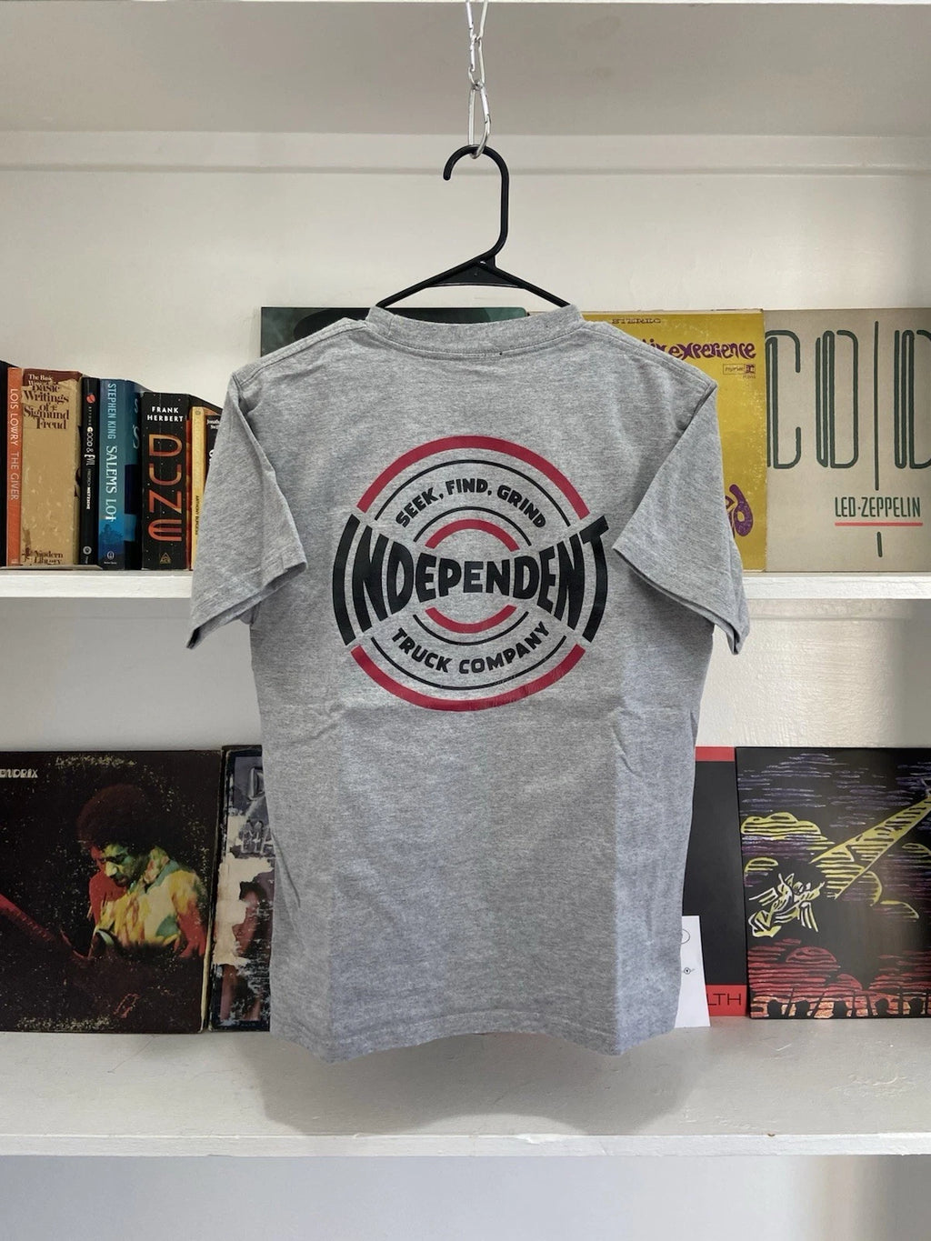 Vintage Independent Trucks Skateboard 90s Y2K Skate T Shirt fits Small