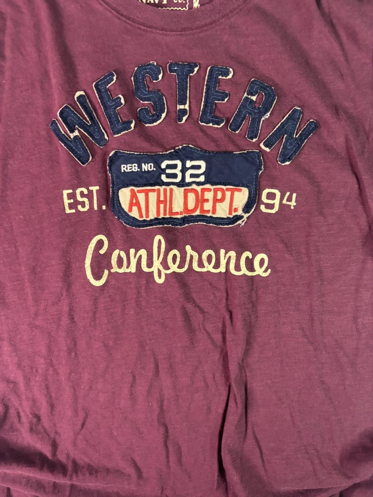 2000s Burgundy Blue Cream Old Navy "Western Confernece" Front Graphic Size XL