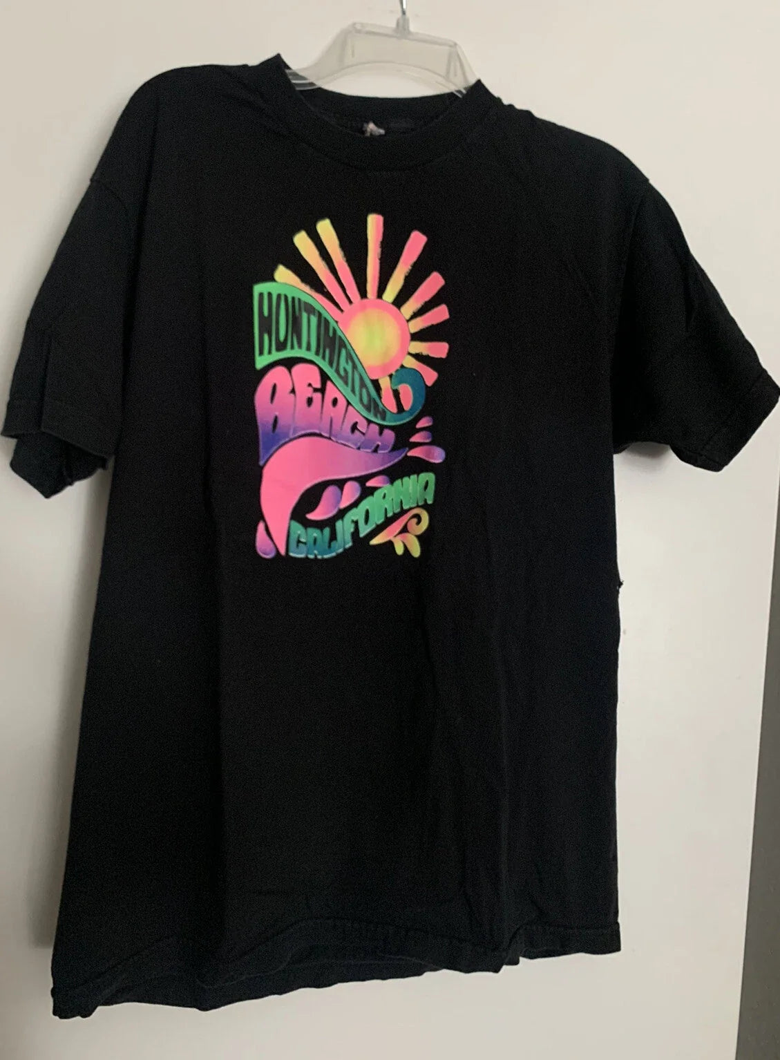 Size Large HUNTINGTON BEACH CALIFORNIA Black T-Shirt Neon Rainbow Sun Boho Surf