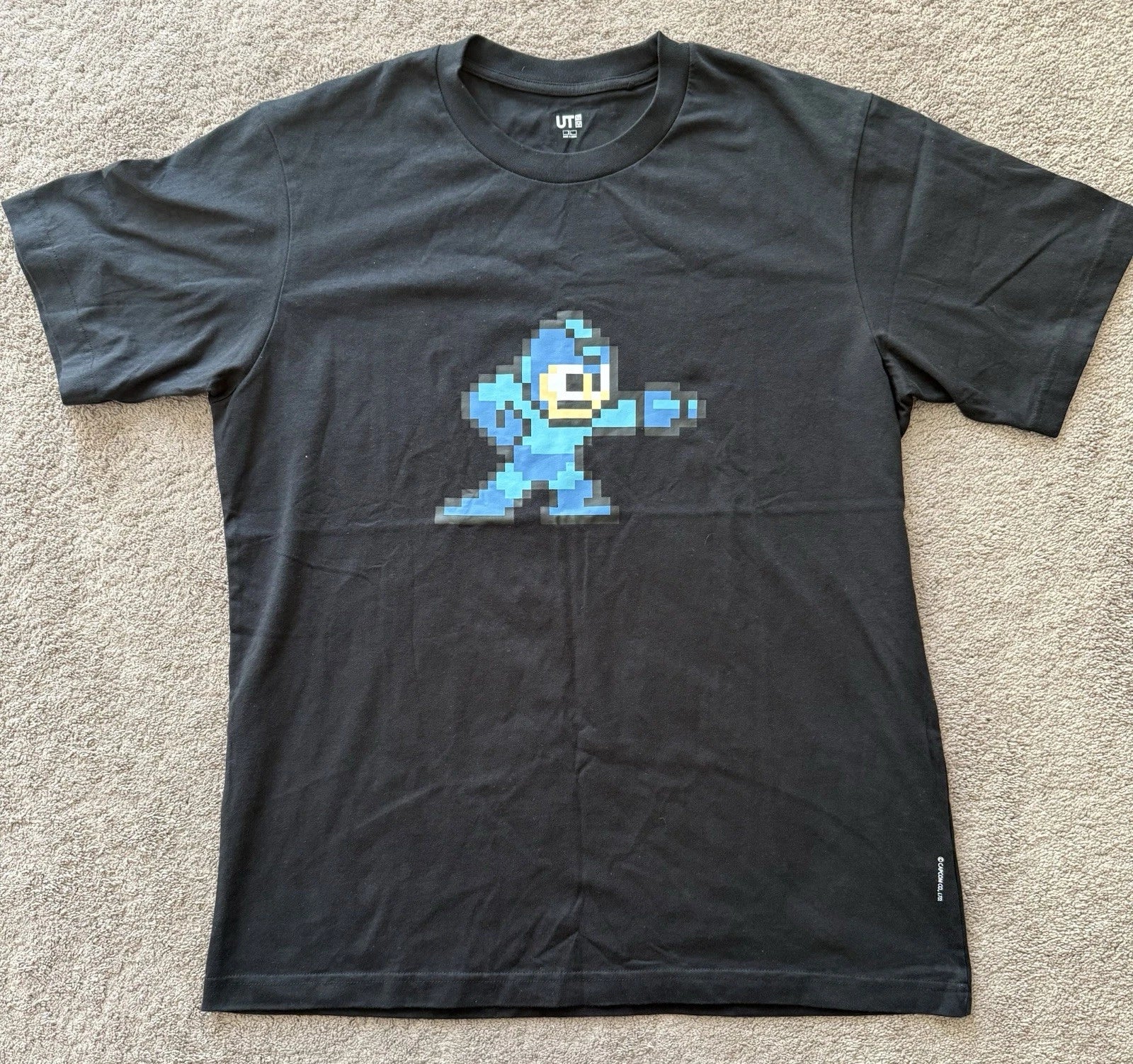 Uniqlo UT x Capcom Mega Man Black T-Shirt Men's XL Pixel Art