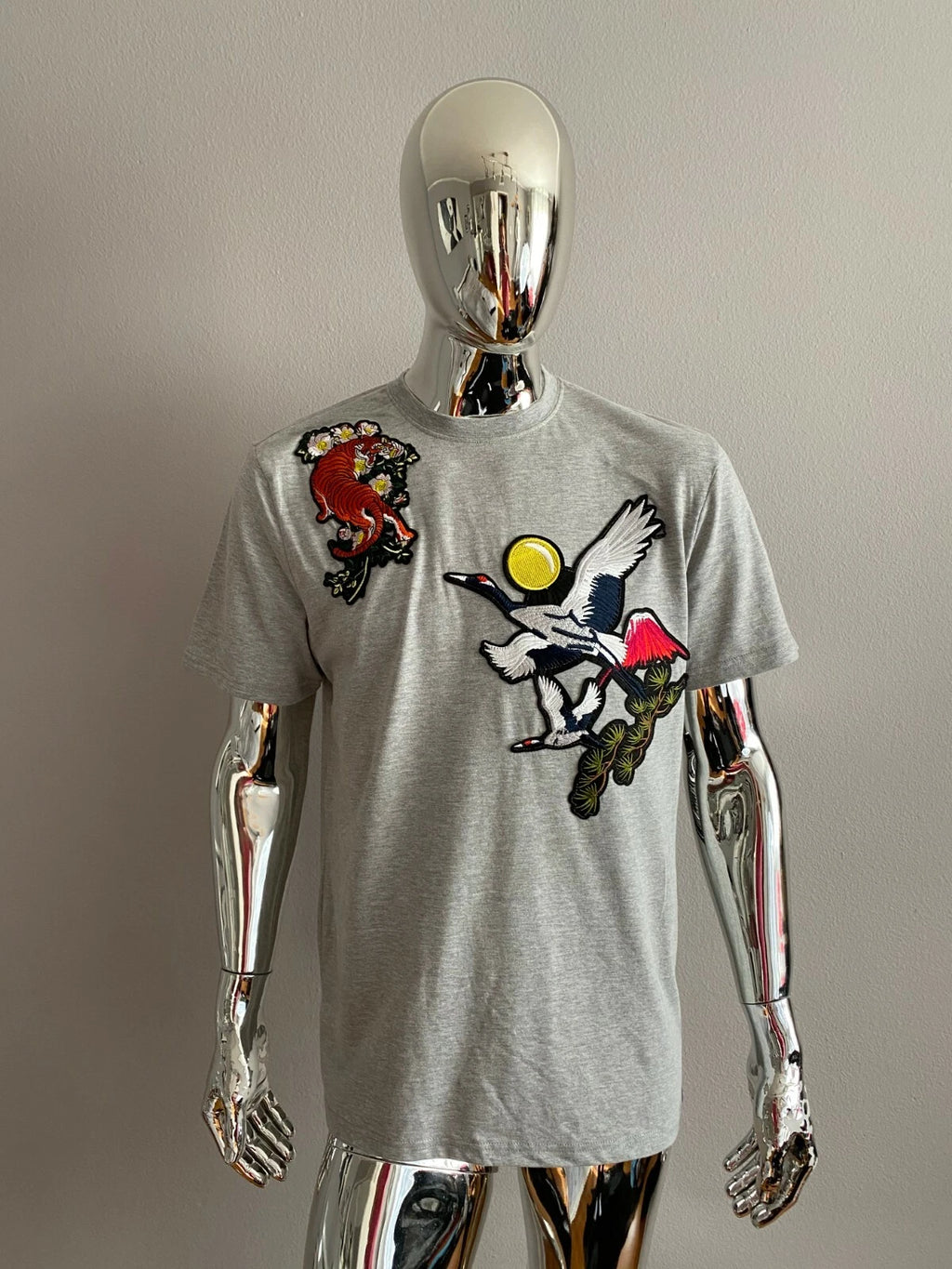 Finest Thread Luxury Goods From New York Premium Label Gray T Shirt Size L