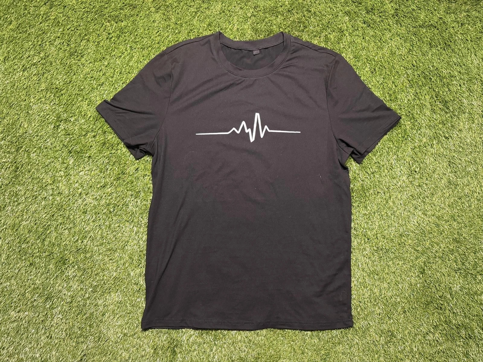 Minimalist Heartbeat Line Graphic T-Shirt Men’s Small Black Crew Neck Tee