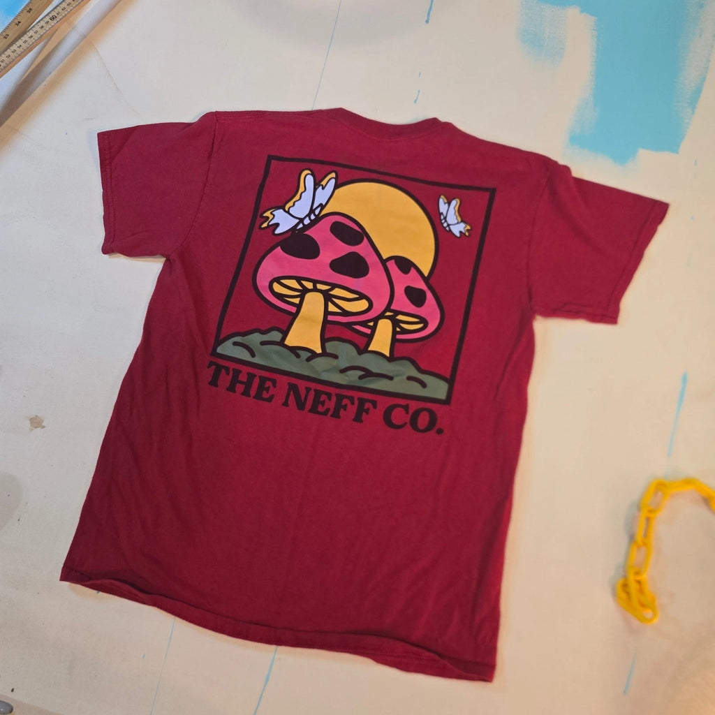 Graphictes Streetwear The Neff Co M T-shirt Red Mushrooms Sun  18x26 Streetwear