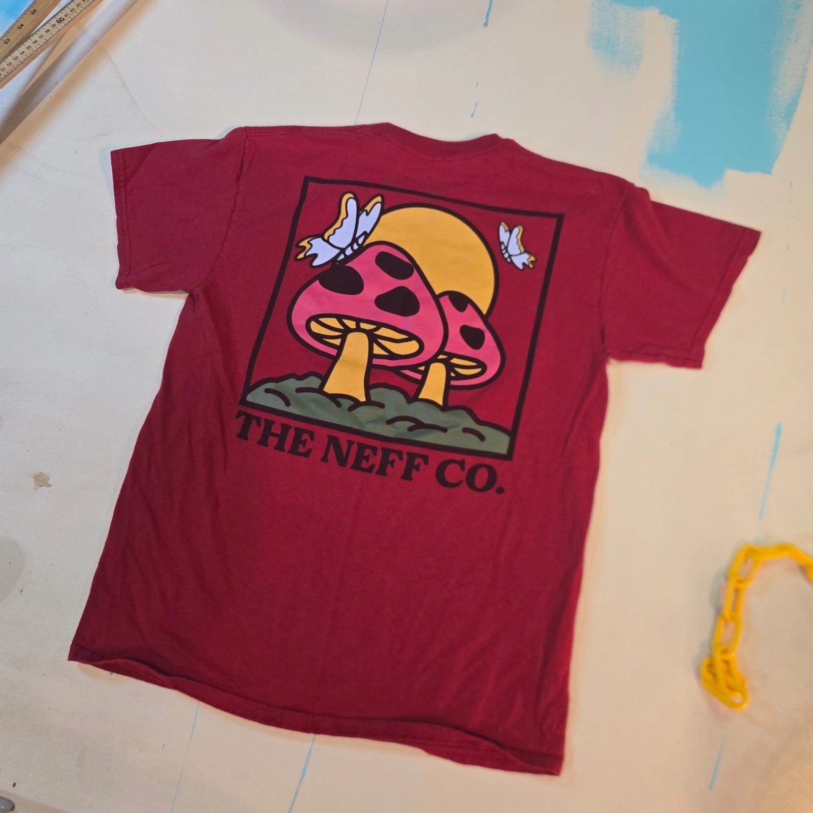 Graphictes Streetwear The Neff Co M T-shirt Red Mushrooms Sun  18x26 Streetwear