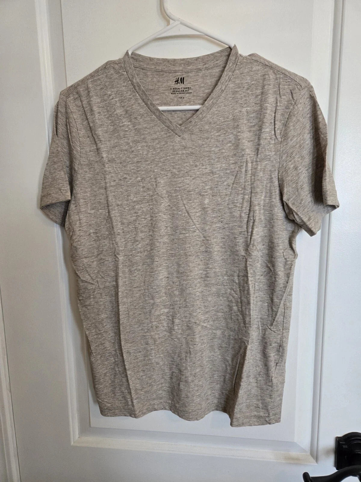 H&M Men's Shirt Size SMALL LIGHT GRAY V Neck Crew REGULAR Fit Casual