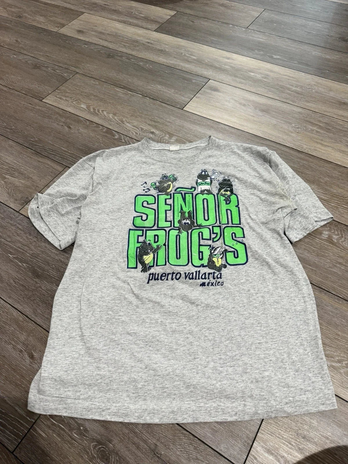 Y2k Grey and Green Senor Frogs Graphic Tee Men's Size Large Short Sleeve