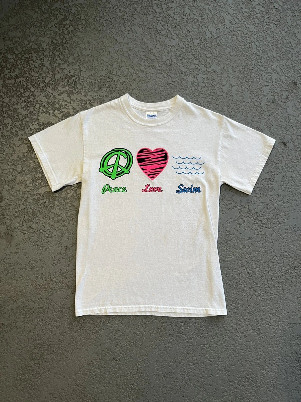 🇺🇸 ☮️ Vintage Y2K Peace Love Swim Rare Y2K t-shirt retro hype Size Small