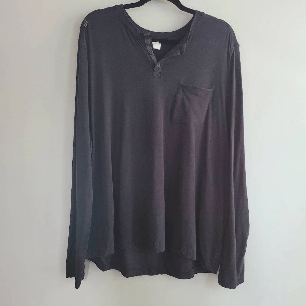 Rhone XXL henley style long sleeved tee shirt pocket minimalist everyday utility