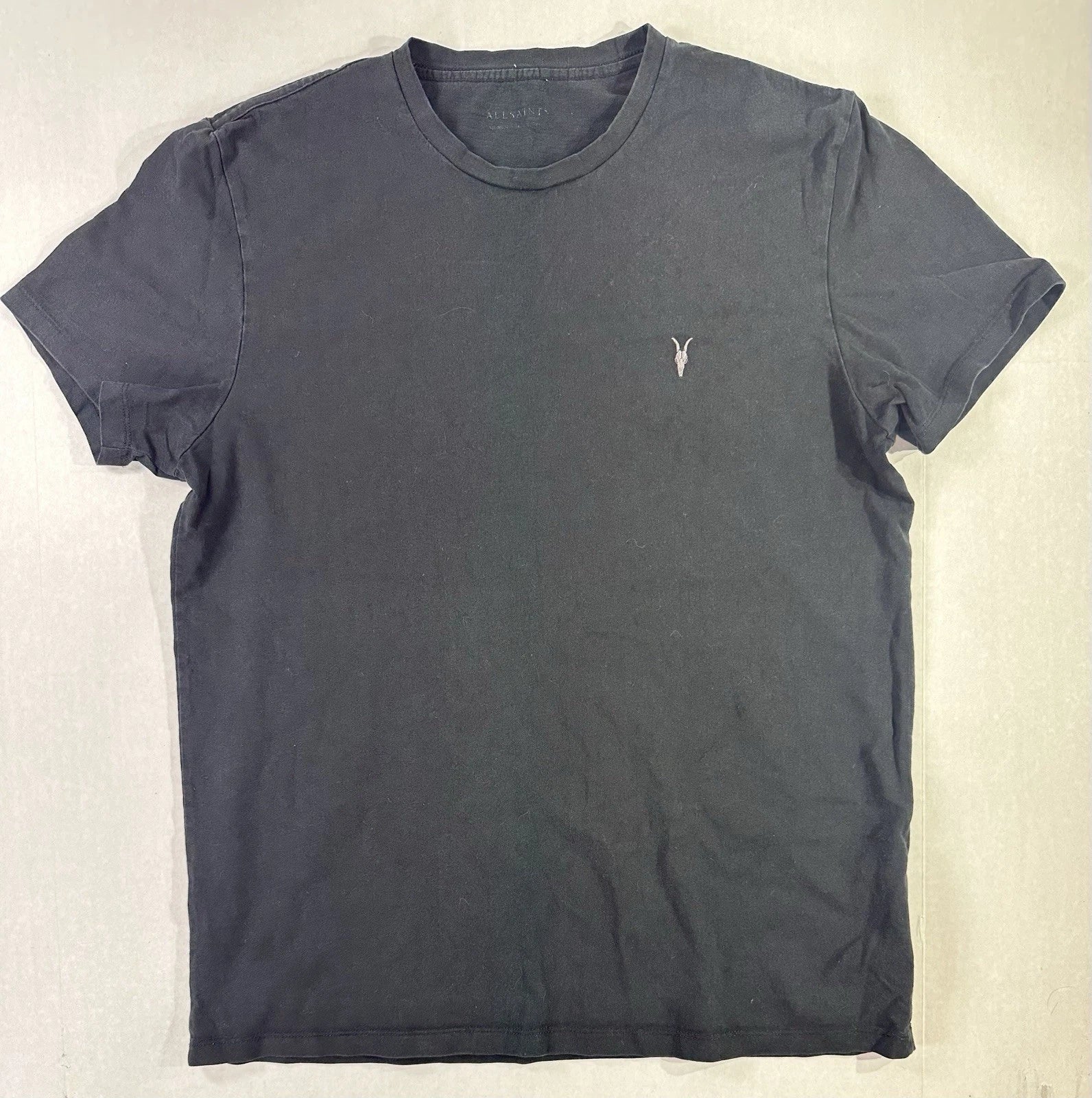 AllSaints Black Ram Skull Logo T-Shirt Men’s Medium Minimalist Casual Tee