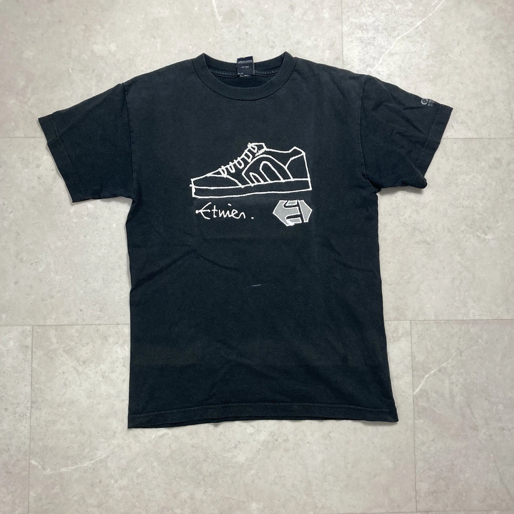 vintage etnies skateboards sneakers art faded tee size medium