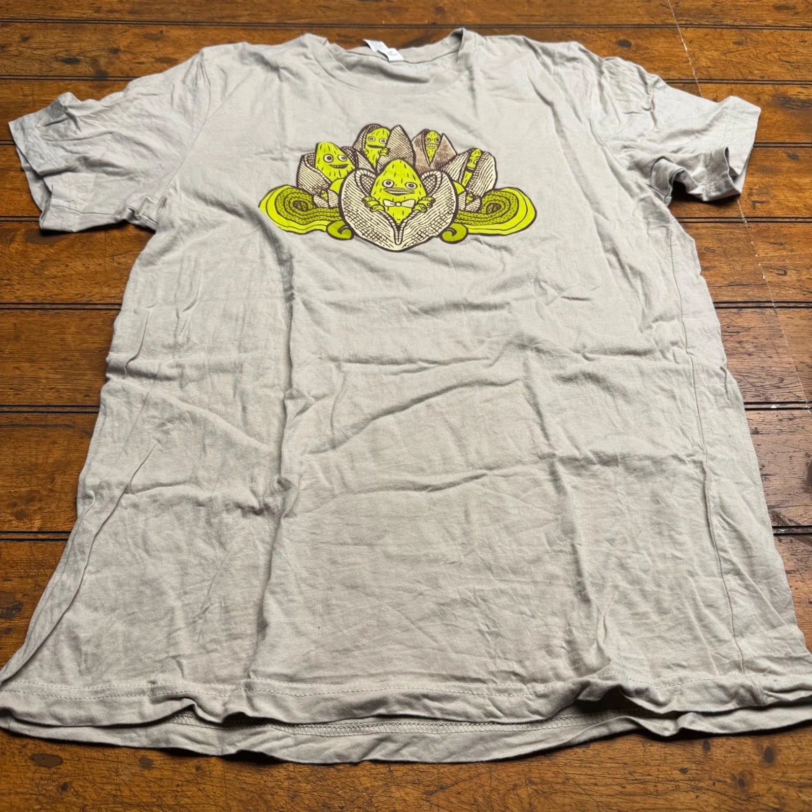 Indeed Brewing Company Pistachio Graphic T-Shirt Mens Large Tan Sleeve Cotton