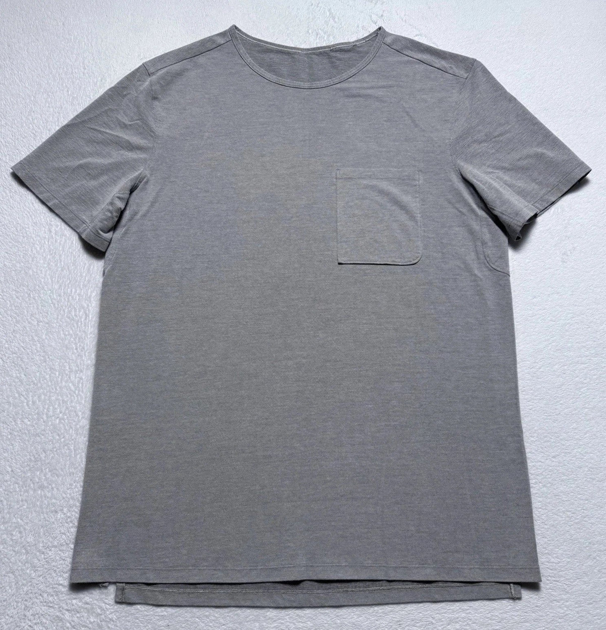 Lululemon Chest Pocket T Shirt Men’s Medium Gray Casual Minimalist Short Sleeve