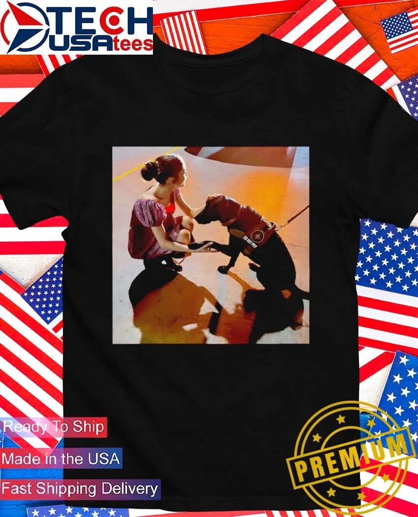 Ariana Grande slipping down with dog photo shirt